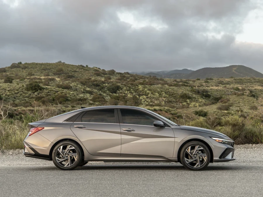 Hyundai Elantra VII (CN7) Рестайлинг — фото 3