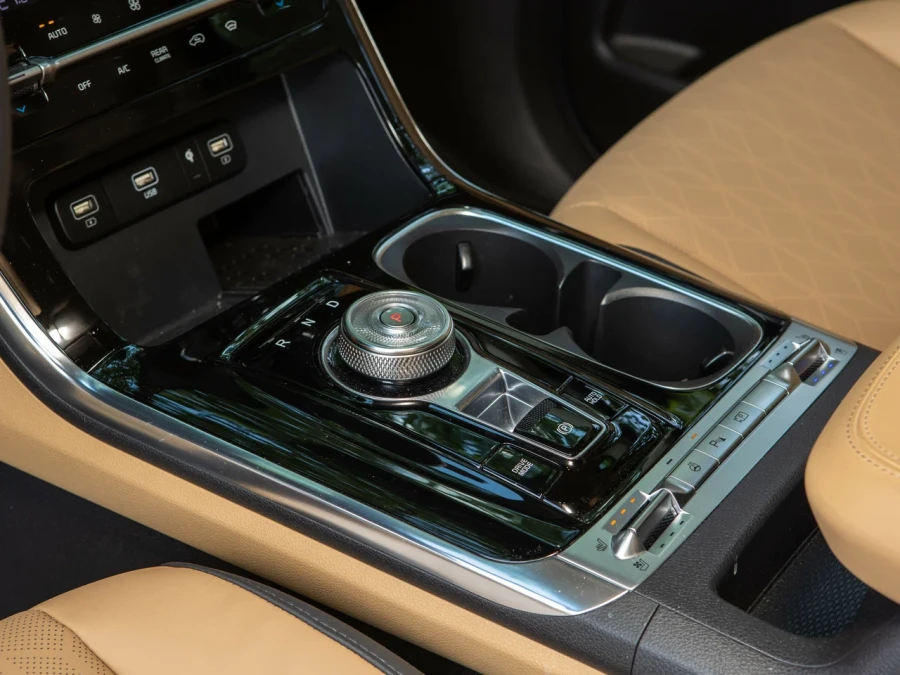 Kia Carnival IV Рестайлинг — фото 9